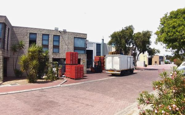 759  m² Commercial space