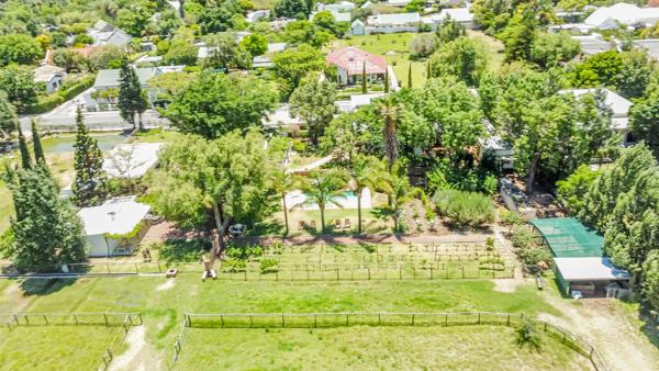 8 586 m² Farm