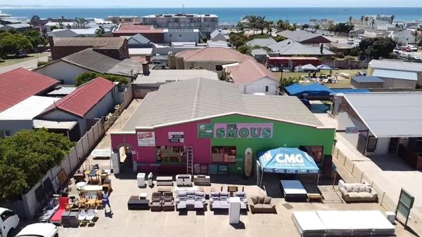 242  m² Commercial space