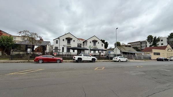 1 398  m² Commercial space