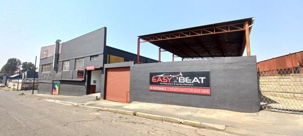 1 950  m² Industrial space