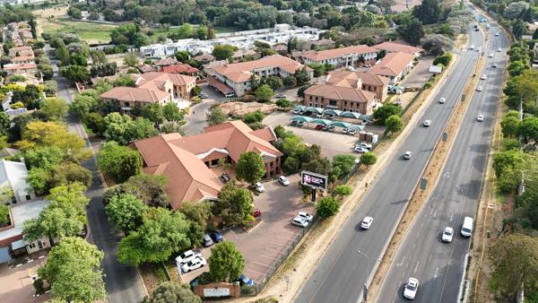 2 415  m² Commercial space