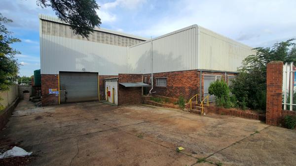 2 100  m² Industrial space