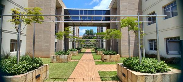 1 037  m² Commercial space