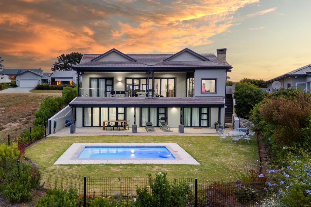 5 Bedroom House