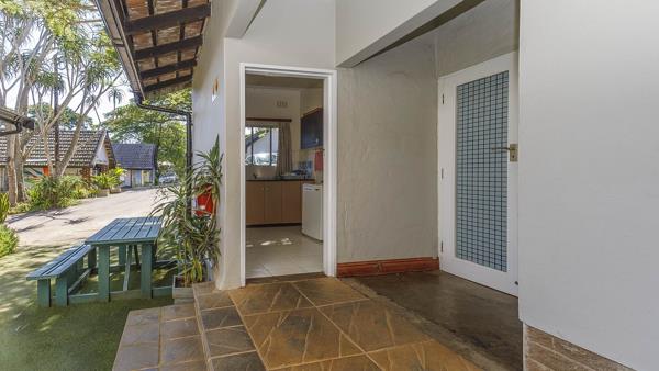 32  m² Commercial space