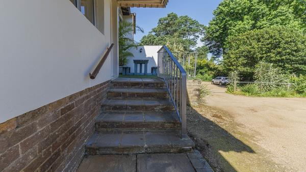 32  m² Commercial space