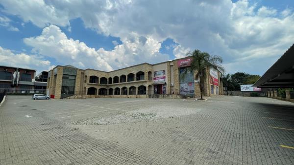 2 618  m² Retail Space
