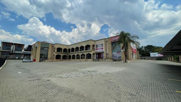 2 618  m² Retail Space