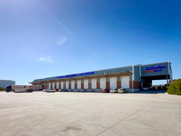 3 200  m² Industrial space