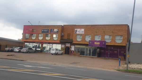 994  m² Commercial space