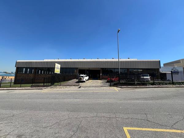 2 100  m² Industrial space