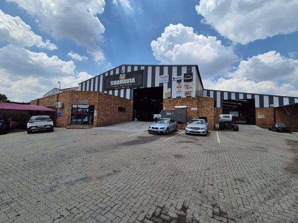 1 704  m² Industrial space