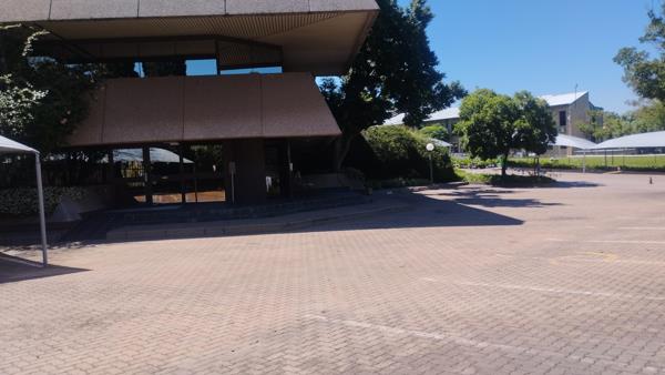 12 016  m² Commercial space