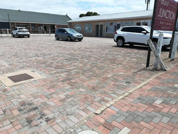 935  m² Commercial space