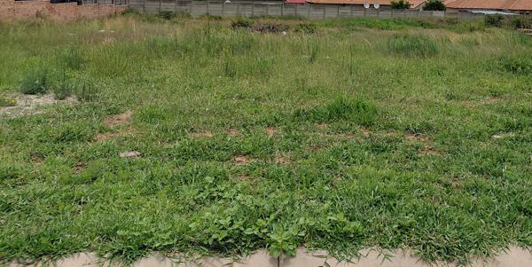 1 350 m² Land