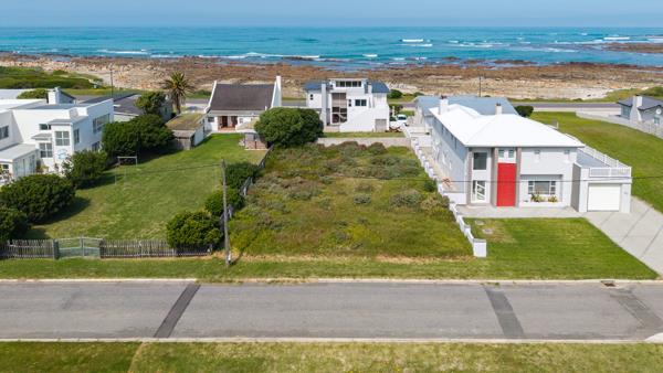 595 m² Land
