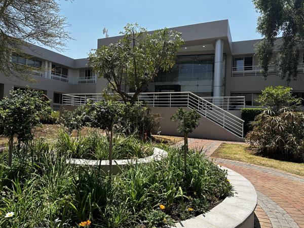 686  m² Commercial space