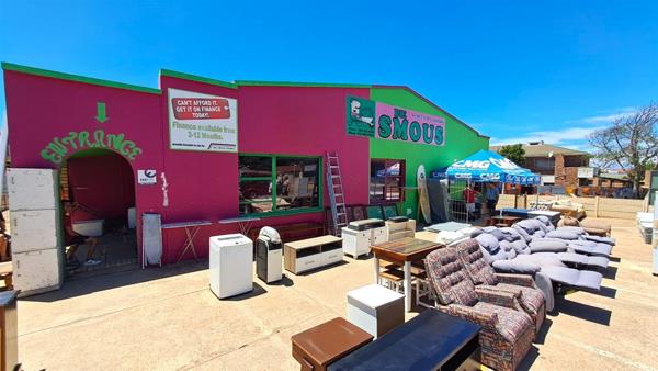 242  m² Commercial space