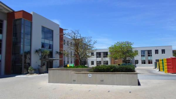 98  m² Office Space