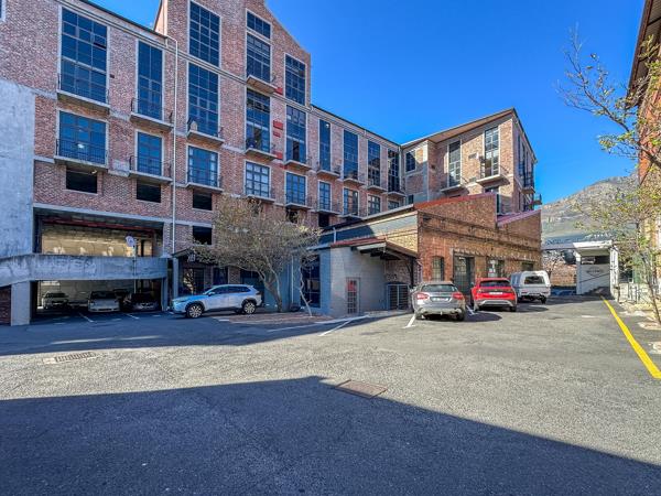 193  m² Commercial space