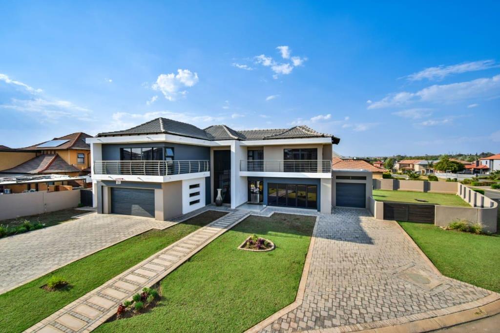 6 Bedroom House