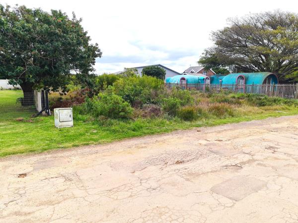 748 m² Land