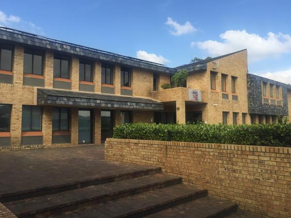 155  m² Commercial space