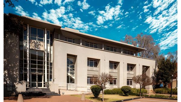 6 400  m² Office Space