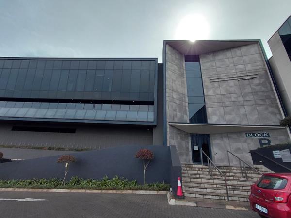 2 496  m² Commercial space