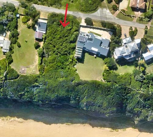 1 303 m² Land
