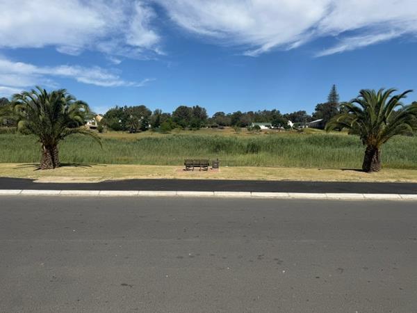 2 874 m² Land