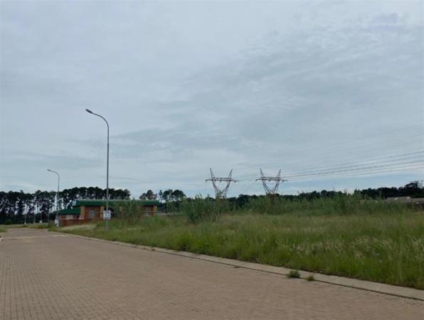 1 350 m² Land