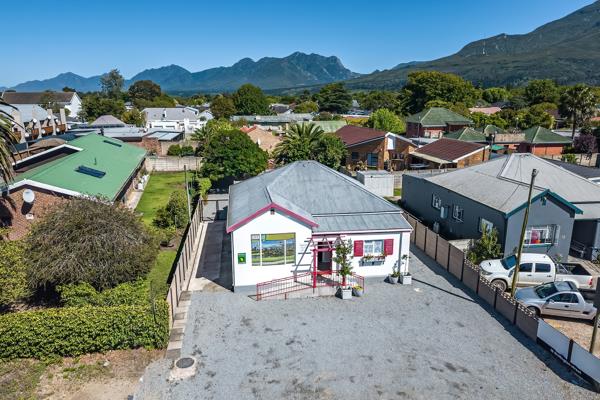 155  m² Commercial space