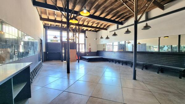 72  m² Commercial space