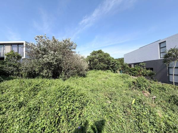 1 102 m² Land