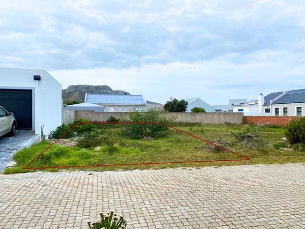 325 m² Land
