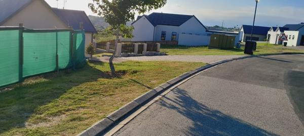600 m² Land