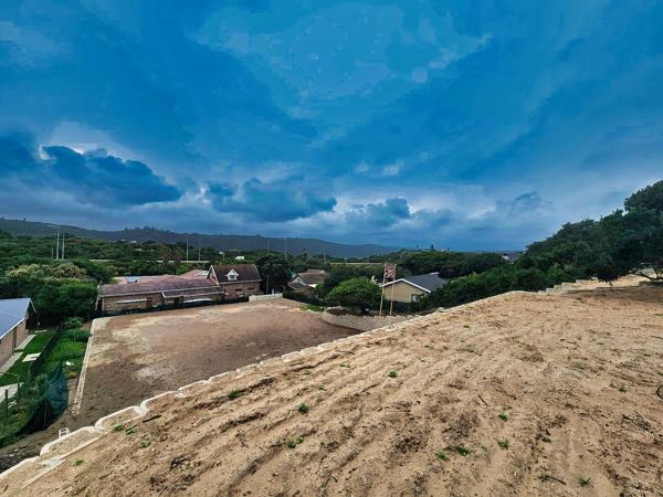 1 738 m² Land