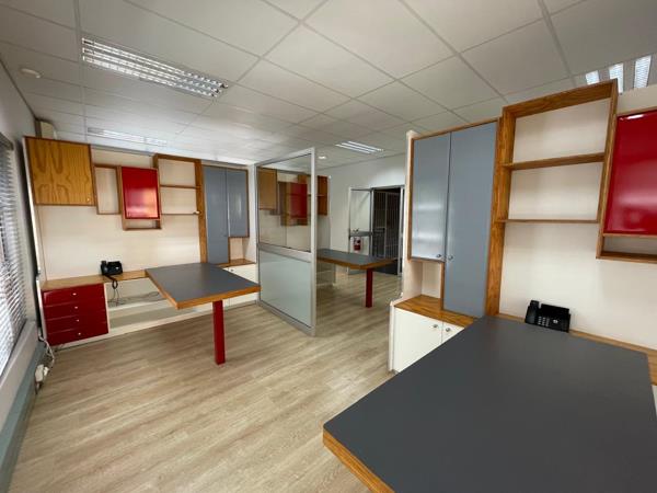 96  m² Commercial space