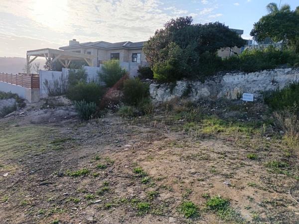 775 m² Land