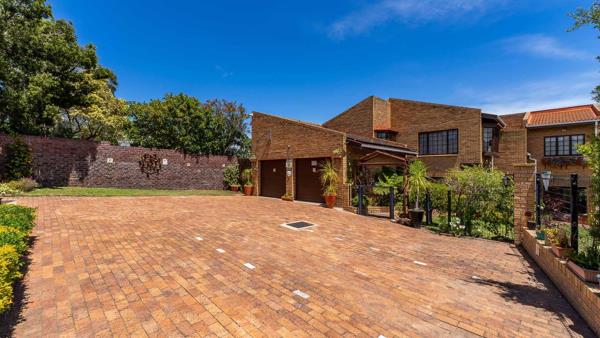 6 Bedroom House
