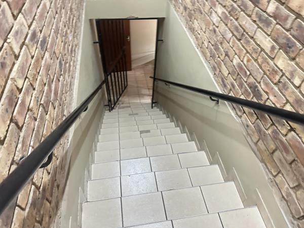 271  m² Commercial space