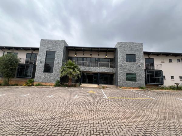 2 985  m² Industrial space