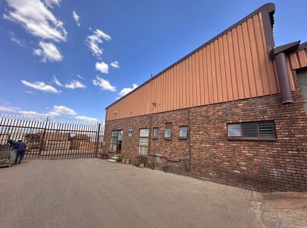 338  m² Commercial space