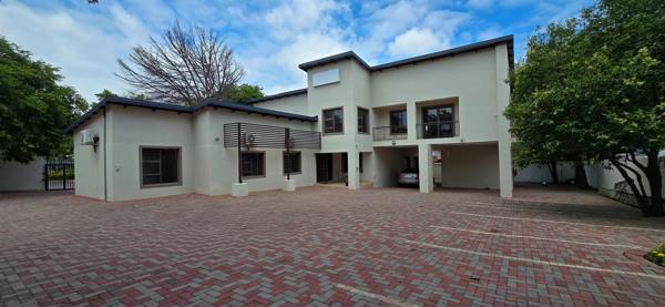 1 012  m² Commercial space