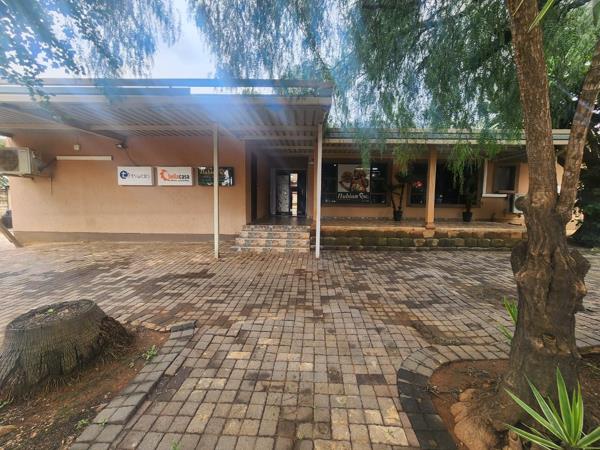 77  m² Commercial space