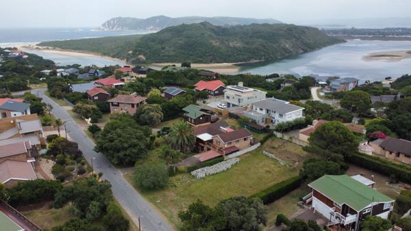 1 115 m² Land