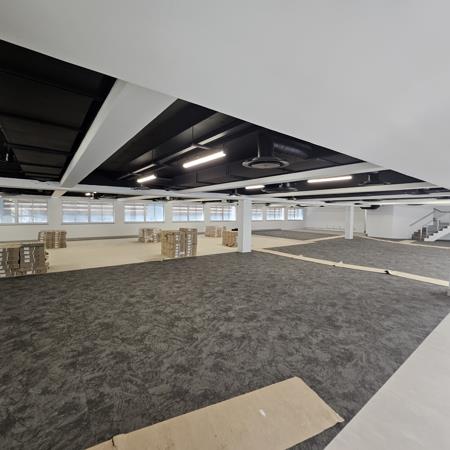 2 480  m² Commercial space