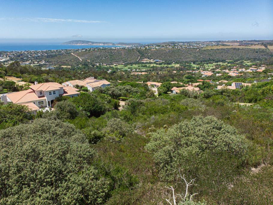 1 979 m² Land